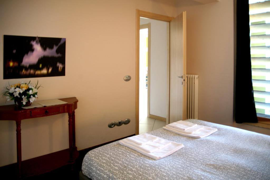Residence Giglio Comer See غْرافيدونا الغرفة الصورة